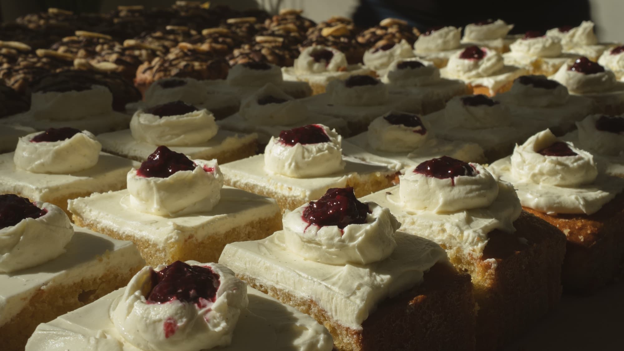 Cream and jam tartlets
